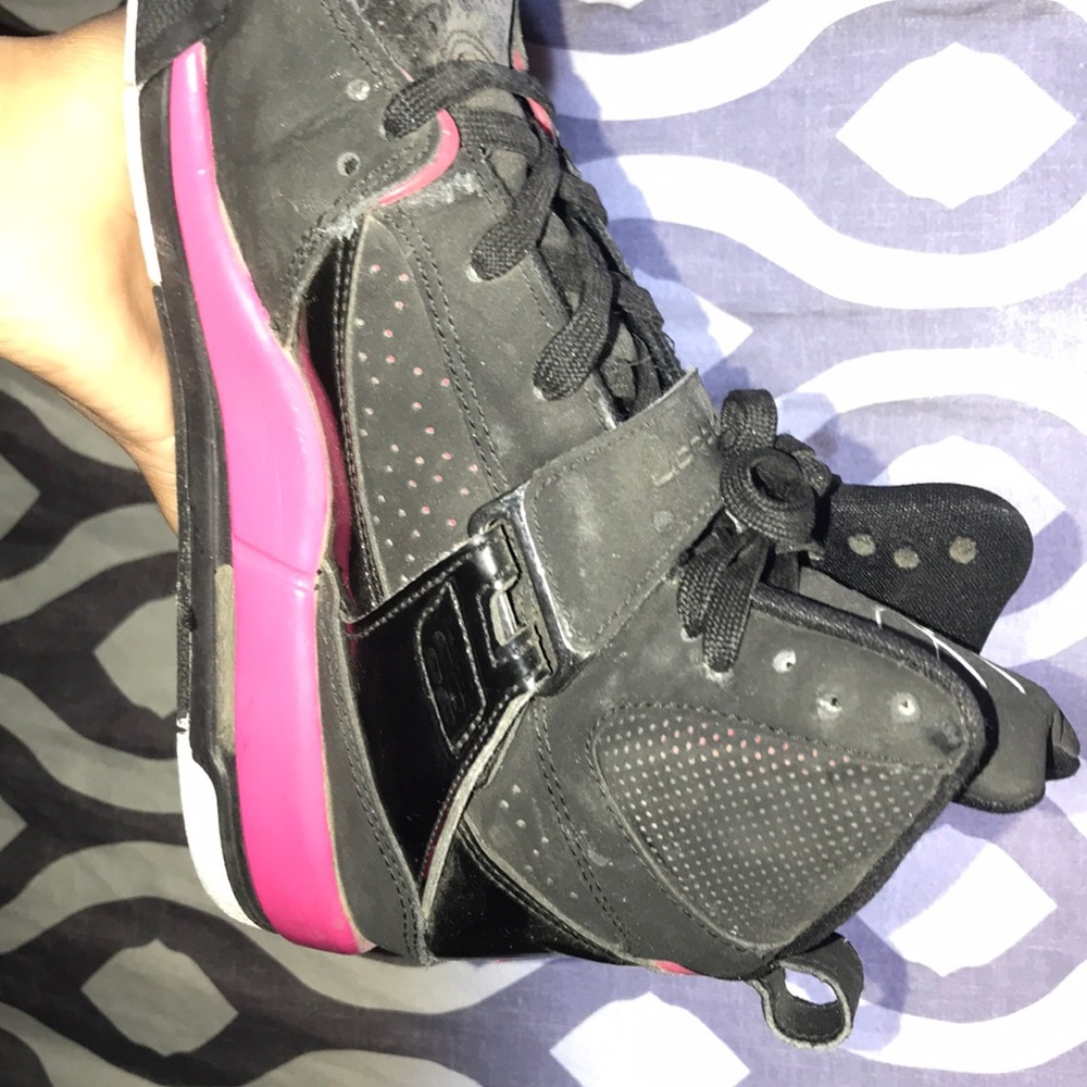 Jordan’s, lightly worn, but dusty. My bad